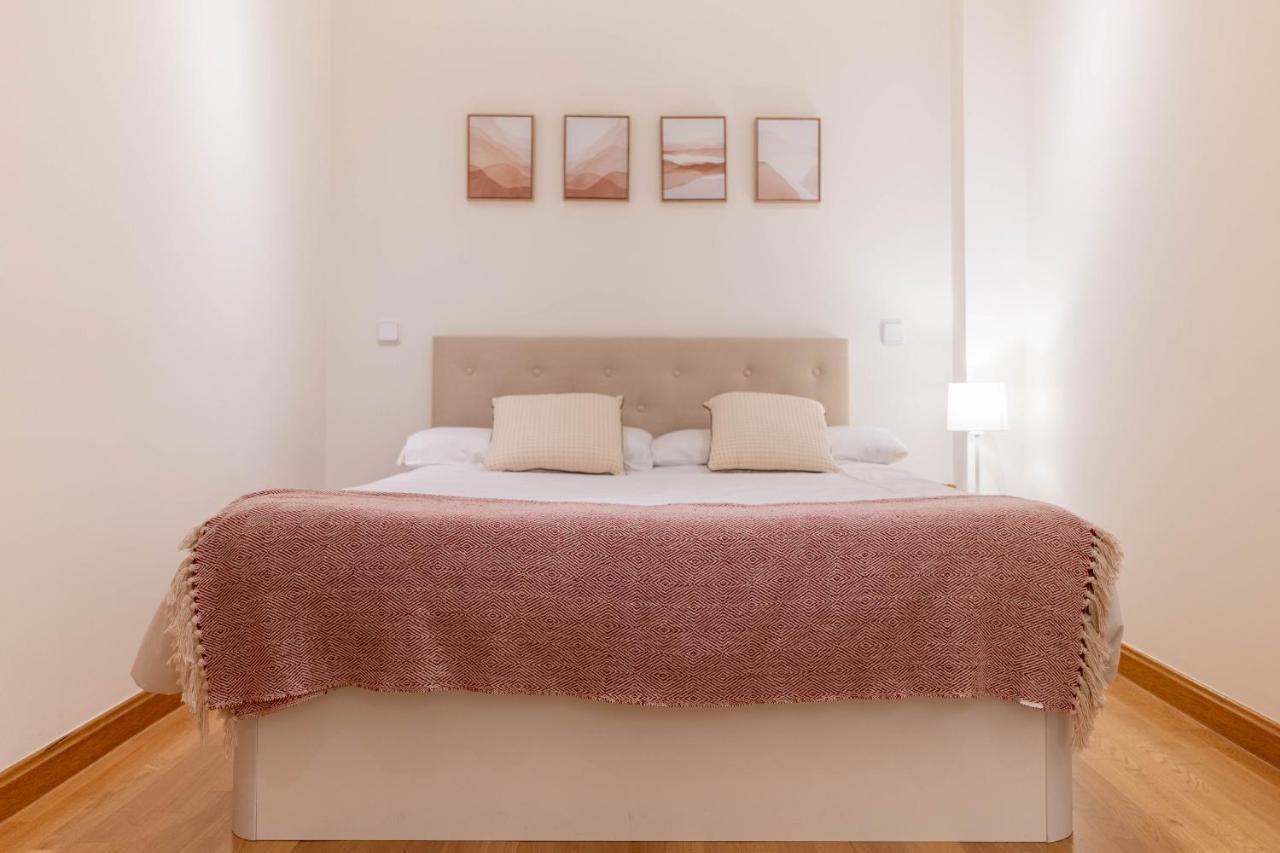 Amazing Apartment In Huertas Madrid Exterior photo